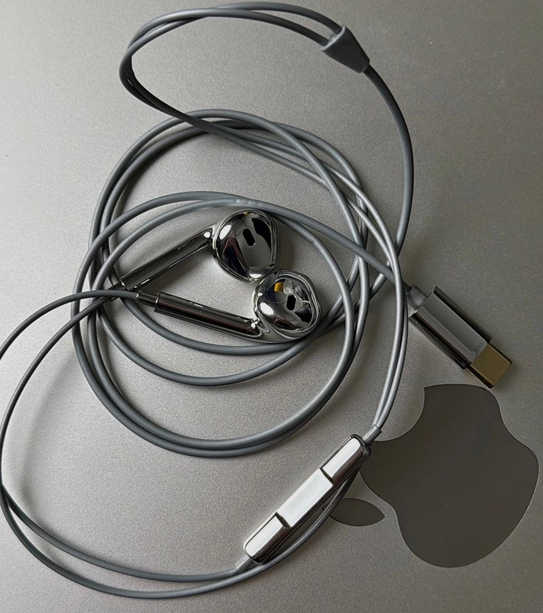 CHROMAURA WIRED HEADPHONES